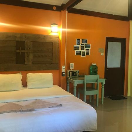 Chomjan Resort Koh Phayam Exterior photo