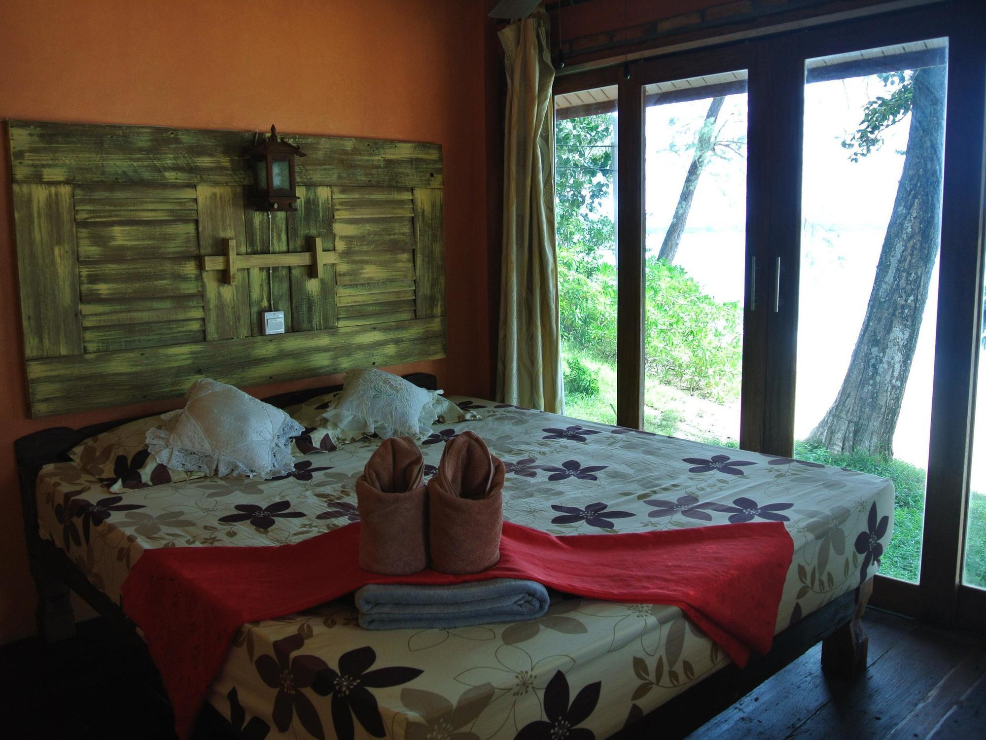 Chomjan Resort Koh Phayam Exterior photo